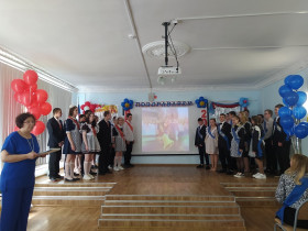  Девятый класс, звенит звонок - последний раз звенит сегодня......